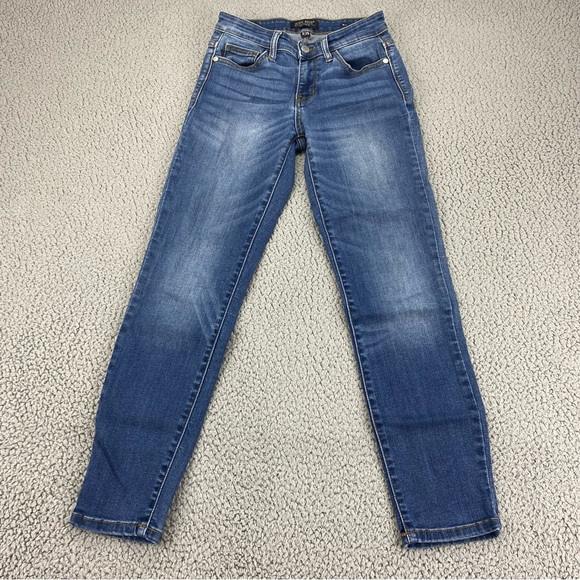 Judy Blue Denim - Judy Blue Women's Relaxed Fit Ankle Stretch Denim Jeans  |  Size:  3/26